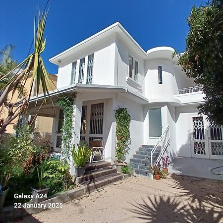The Coral House Apartment Riviere Noire Bagian luar foto