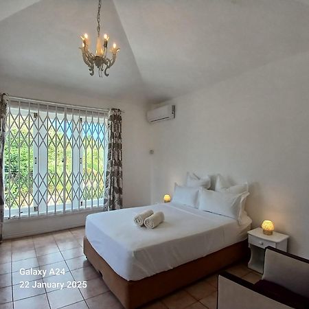 The Coral House Apartment Riviere Noire Bagian luar foto