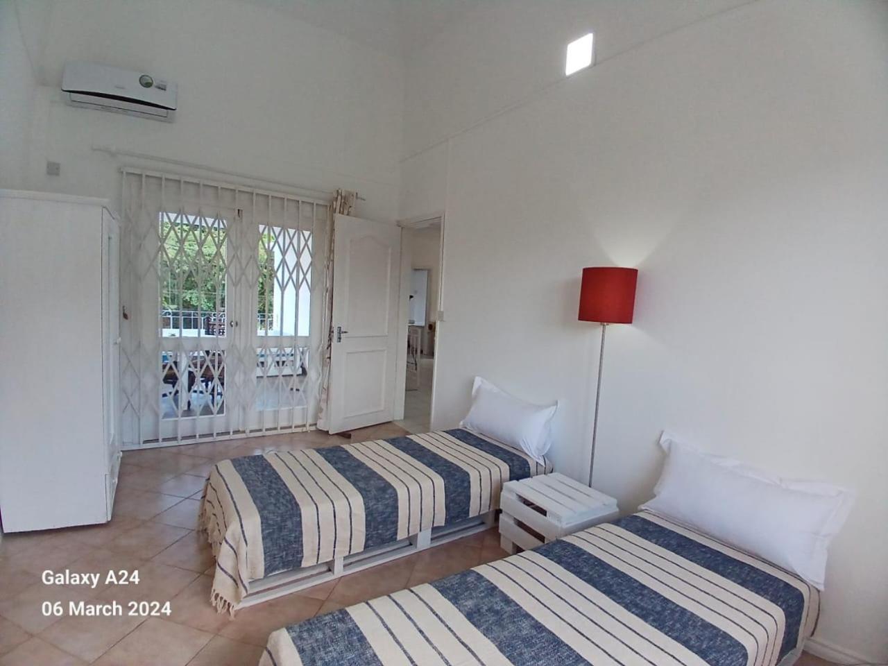 The Coral House Apartment Riviere Noire Bagian luar foto