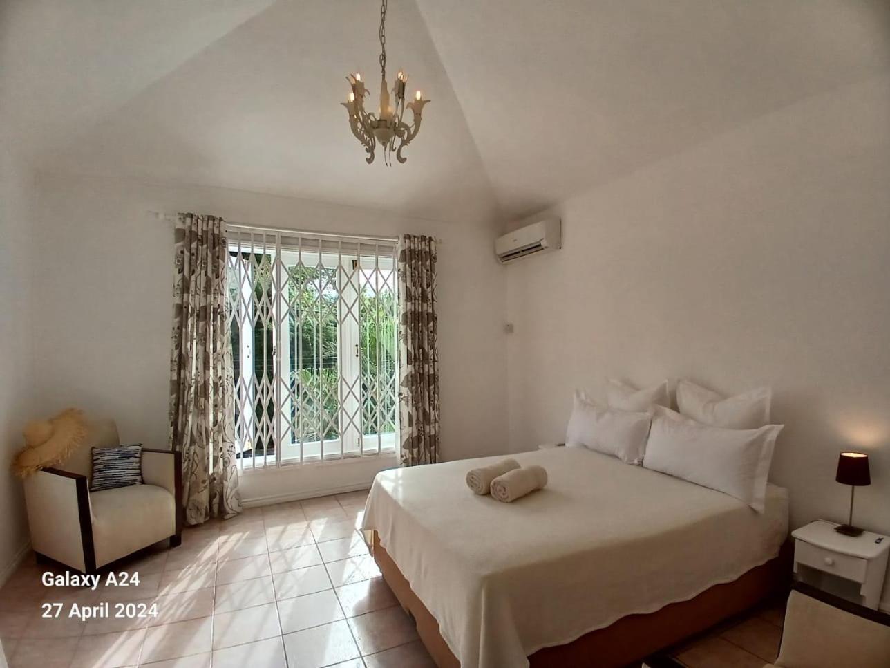 The Coral House Apartment Riviere Noire Bagian luar foto