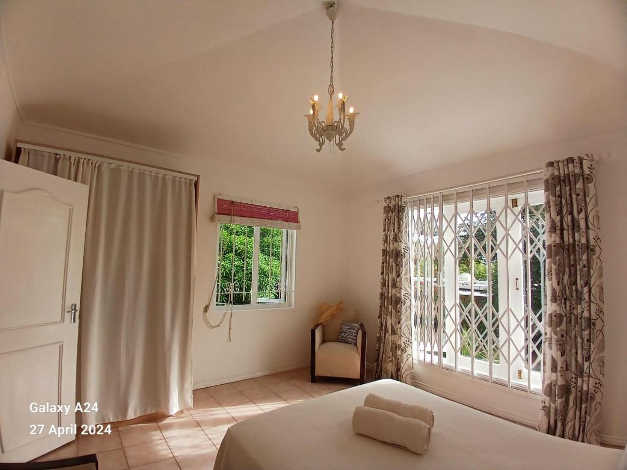 The Coral House Apartment Riviere Noire Bagian luar foto