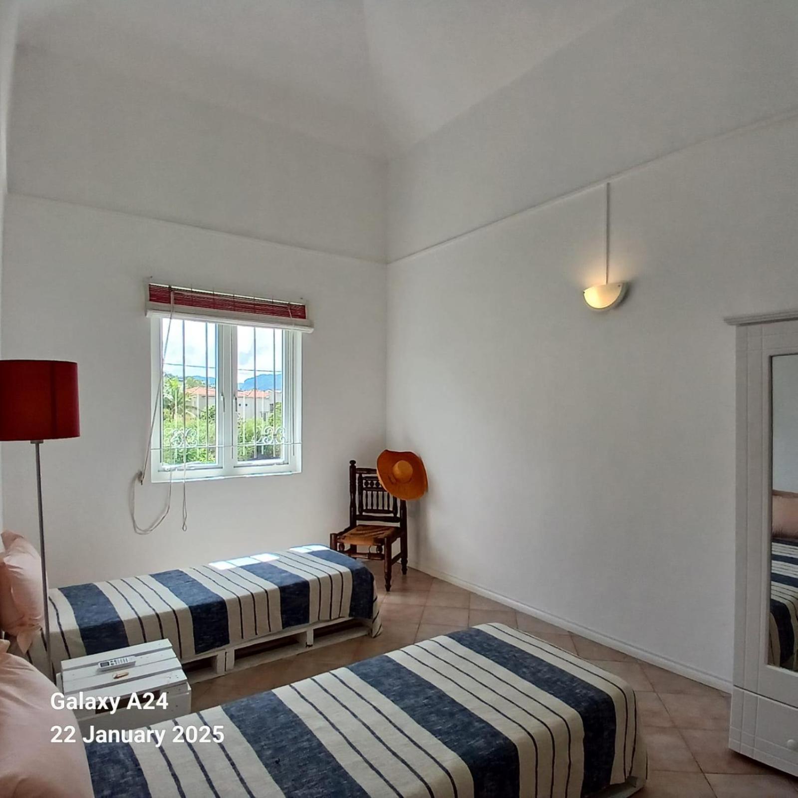 The Coral House Apartment Riviere Noire Bagian luar foto
